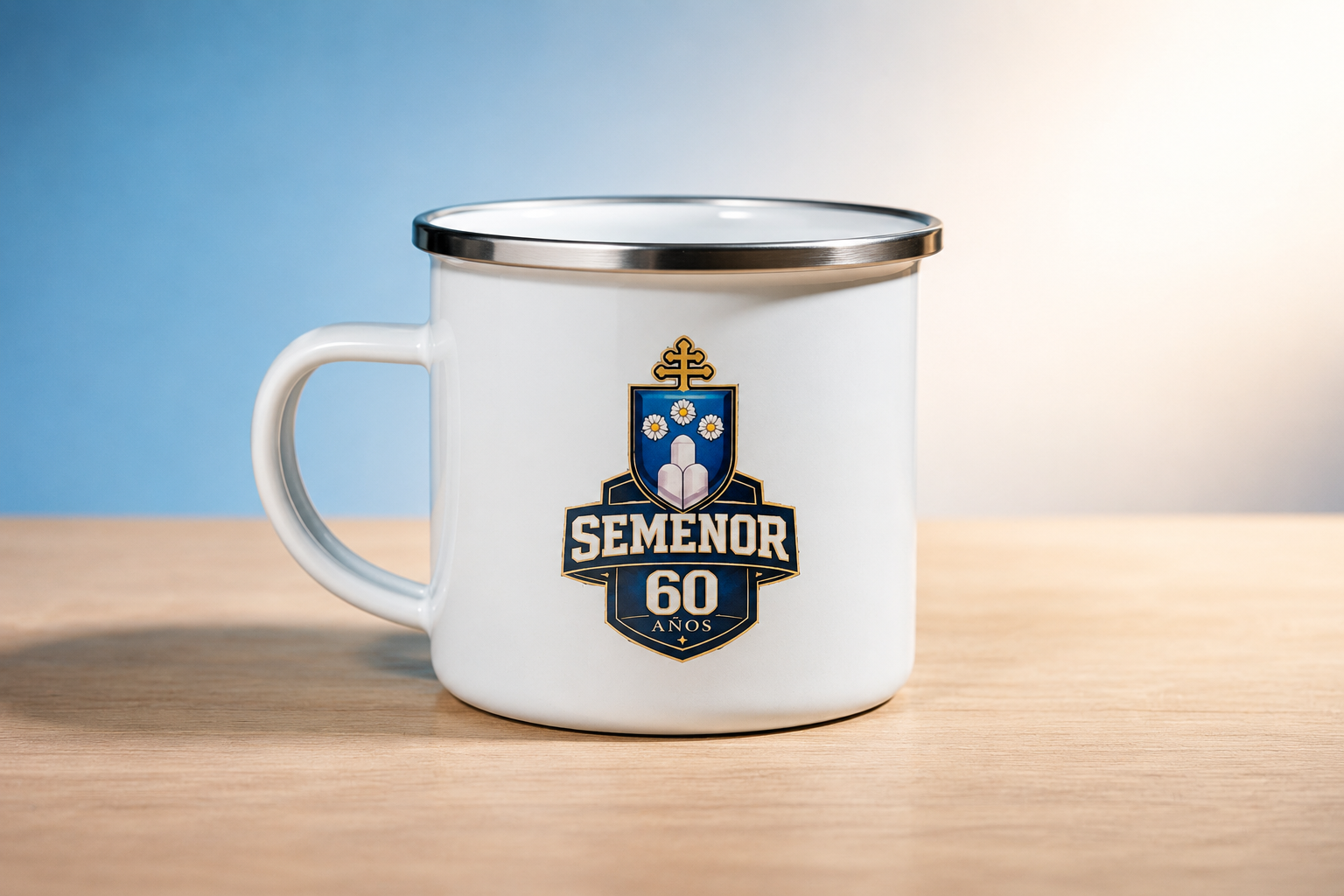 Pocillo blanco conmemorativo del Colegio SEMENOR